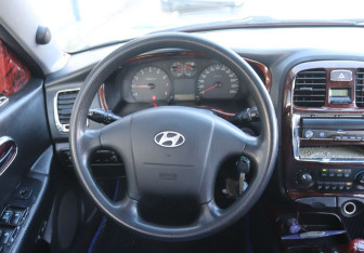 Подержанный автомобиль Hyundai Sonata 2008 года (15 фото)