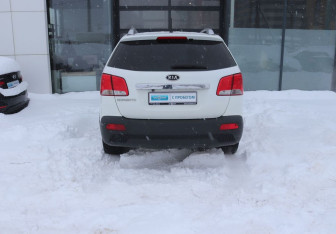 Подержанный автомобиль Kia Sorento 2010 года (4 фото)