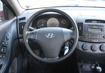 Подержанный автомобиль Hyundai Elantra Sedan 2008 года (15 фото)