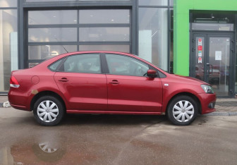 Подержанный автомобиль Volkswagen Polo Sedan 2012 года (6 фото)