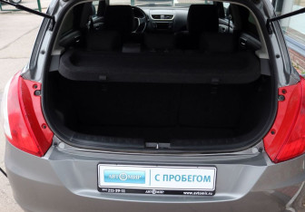 Подержанный автомобиль Suzuki Swift Hatchback 2011 года (11 фото)