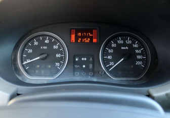 Подержанный автомобиль Renault Logan Sedan 2012 года (9 фото)