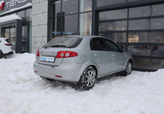 Подержанный автомобиль Chevrolet Lacetti Hatchback 2010 года (5 фото)