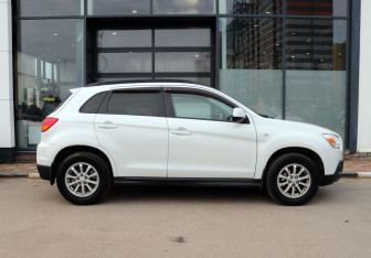 Подержанный автомобиль Mitsubishi ASX 2012 года (6 фото)