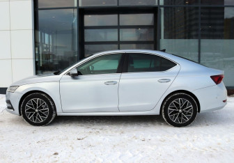 Подержанный автомобиль Skoda Octavia Liftback 2020 года (2 фото)