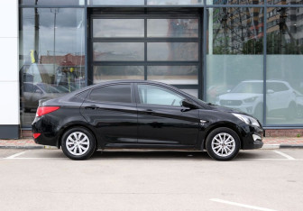 Подержанный автомобиль Hyundai Solaris Sedan 2014 года (10 фото)