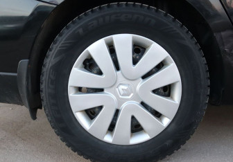 Подержанный автомобиль Renault Fluence 2012 года (16 фото)