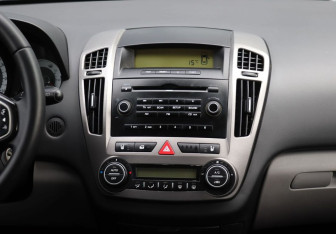 Подержанный автомобиль Kia Ceed Hatchback 2009 года (16 фото)