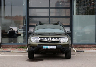 Подержанный автомобиль Renault Duster 2015 года (3 фото)