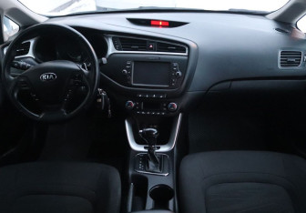 Подержанный автомобиль Kia Ceed Hatchback 2018 года (13 фото)