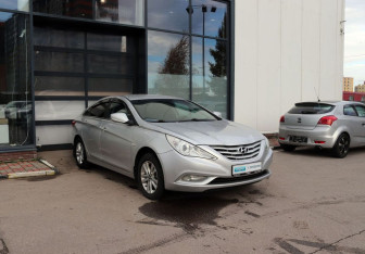 Подержанный автомобиль Hyundai Sonata 2011 года (7 фото)
