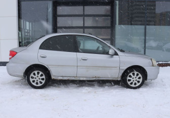 Подержанный автомобиль Kia Rio Sedan 2003 года (6 фото)