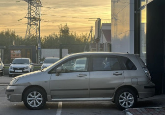 Подержанный автомобиль Suzuki Liana Wagon 2005 года (2 фото)