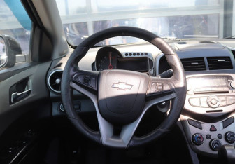 Подержанный автомобиль Chevrolet Aveo Sedan 2012 года (15 фото)