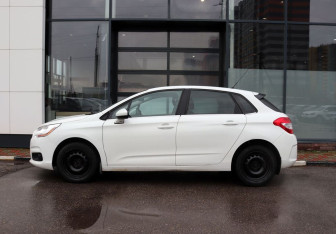 Подержанный автомобиль Citroen C4 Hatchback 2012 года (2 фото)