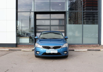 Подержанный автомобиль Kia Ceed Hatchback 2010 года (8 фото)