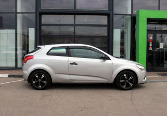 Подержанный автомобиль Kia Ceed Hatchback 2009 года (6 фото)