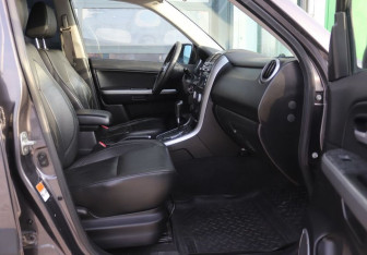 Подержанный автомобиль Suzuki Grand Vitara 2008 года (11 фото)