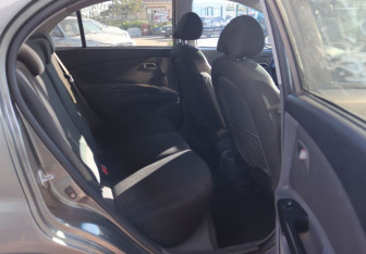 Подержанный автомобиль Kia Rio Sedan 2010 года (16 фото)