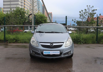 Подержанный автомобиль Opel Corsa 2006 года (8 фото)