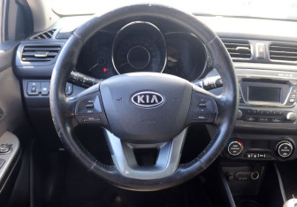 Подержанный автомобиль Kia Rio Sedan 2012 года (15 фото)