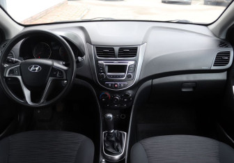 Подержанный автомобиль Hyundai Solaris Sedan 2014 года (12 фото)