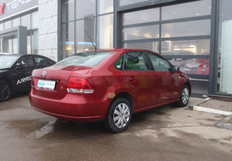 Подержанный автомобиль Volkswagen Polo Sedan 2012 года (5 фото)