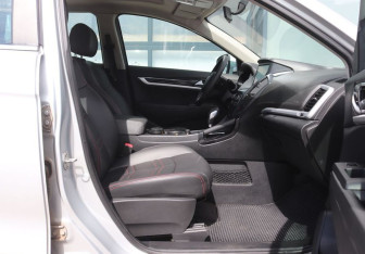 Подержанный автомобиль DongFeng AX7 2018 года (12 фото)
