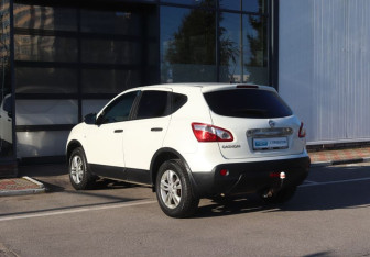 Подержанный автомобиль Nissan Qashqai 2013 года (3 фото)