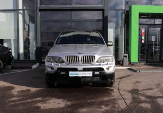 Подержанный автомобиль BMW X5 2001 года (8 фото)