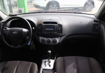 Подержанный автомобиль Hyundai Elantra Sedan 2010 года (15 фото)
