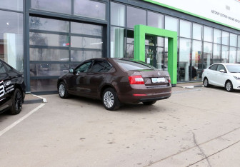 Подержанный автомобиль Skoda Octavia Liftback 2014 года (3 фото)