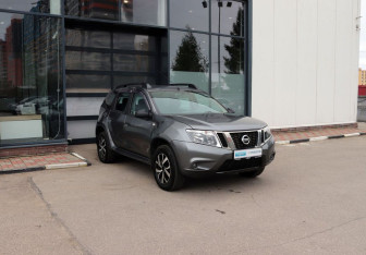 Подержанный автомобиль Nissan Terrano 2014 года (7 фото)