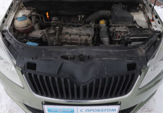 Подержанный автомобиль Skoda Fabia Hatchback 2012 года (9 фото)