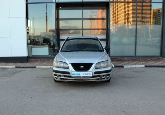 Подержанный автомобиль Hyundai Elantra Sedan 2004 года (8 фото)