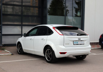 Подержанный автомобиль Ford Focus Hatchback 2010 года (4 фото)
