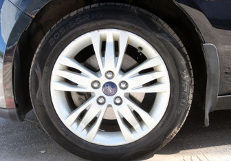 Подержанный автомобиль Ford Focus Hatchback 2013 года (16 фото)