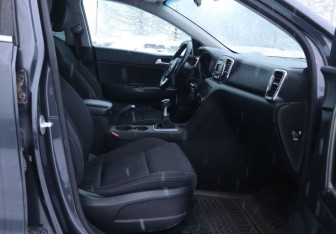 Подержанный автомобиль Kia Sportage 2016 года (13 фото)