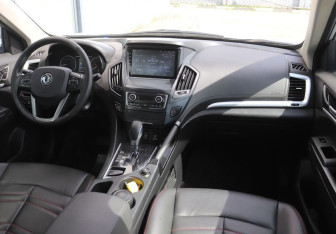 Подержанный автомобиль DongFeng AX7 2018 года (13 фото)