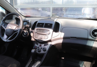 Подержанный автомобиль Chevrolet Aveo Sedan 2012 года (13 фото)