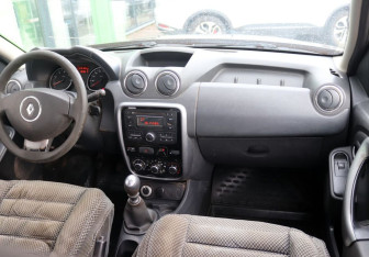 Подержанный автомобиль Renault Duster 2013 года (11 фото)