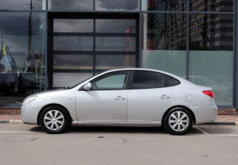 Подержанный автомобиль Hyundai Elantra Sedan 2007 года (7 фото)