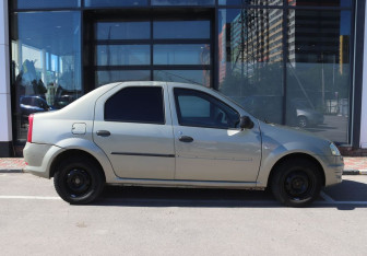 Подержанный автомобиль Renault Logan Sedan 2012 года (4 фото)