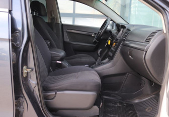 Подержанный автомобиль Chevrolet Captiva 2007 года (12 фото)