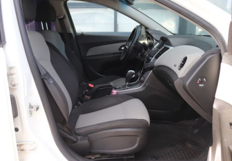 Подержанный автомобиль Chevrolet Cruze Sedan 2012 года (12 фото)