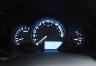 Подержанный автомобиль Toyota Corolla Sedan 2014 года (20 фото)