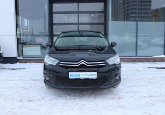 Подержанный автомобиль Citroen C4 Hatchback 2011 года (8 фото)