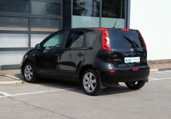 Подержанный автомобиль Nissan Note 2007 года (7 фото)