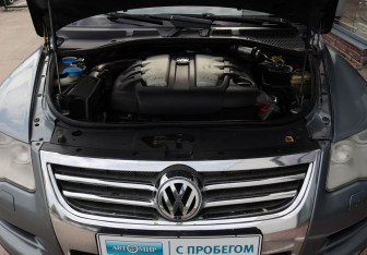 Подержанный автомобиль Volkswagen Touareg 2008 года (15 фото)