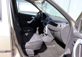 Подержанный автомобиль Renault Logan Sedan 2013 года (10 фото)